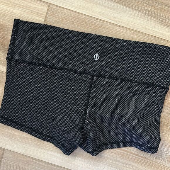 Lululemon WonderUnder Bike Shorts 6 - Picture 3 of 5